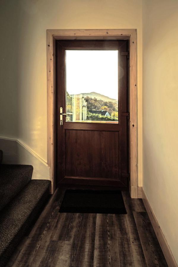 The Walk-Up Appartement Portree Buitenkant foto