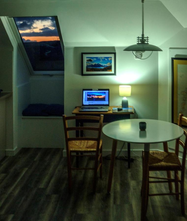 The Walk-Up Appartement Portree Buitenkant foto